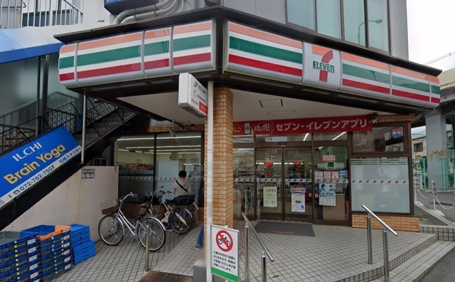 コンビニ　セブンイレブン　阪急石橋駅前店（コンビニ）まで517m