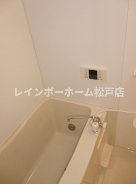 バス・シャワールーム　ゆったり過ごせるお風呂です