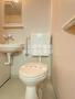 トイレ　白基調で清潔感のあるトイレです♪