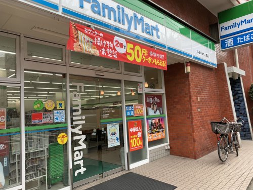 コンビニ　ファミリーマート小石川ゆたて坂店（コンビニ）まで153m
