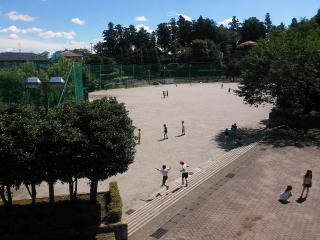 小学校　川崎市立岡上小学校（小学校）まで753m