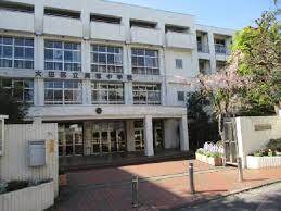 中学校　貝塚中学校（中学校）まで411m