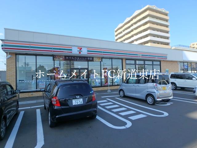 コンビニ　セブンイレブン札幌北42条東18丁目店（コンビニ）まで300m