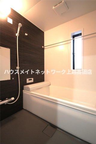 バス・シャワールーム　追焚機能付（参考同型タイプの室内写真）