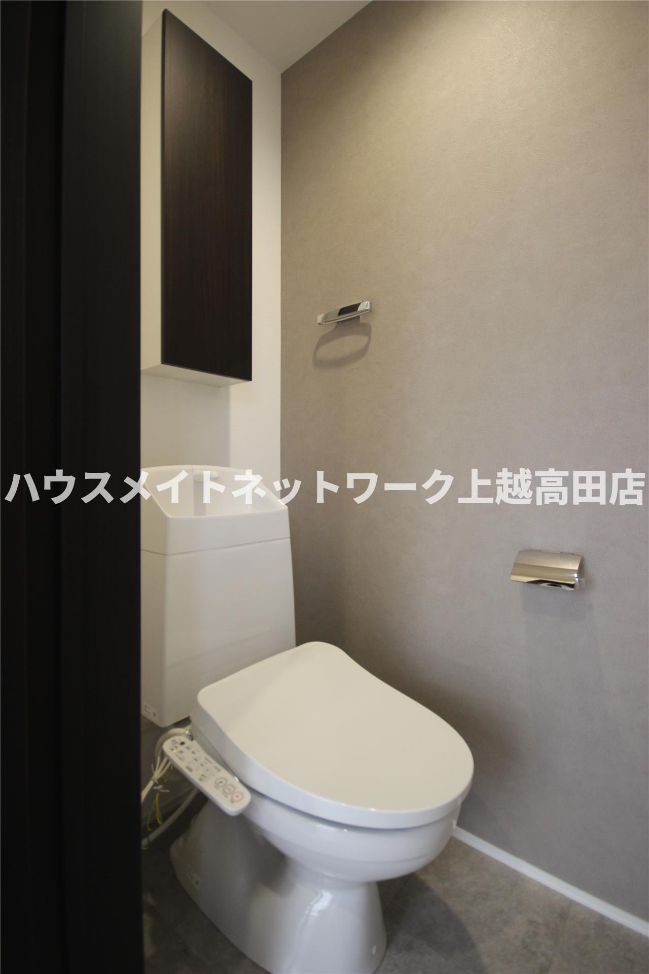 トイレ　温水洗浄暖房便座（参考同型タイプの室内写真）