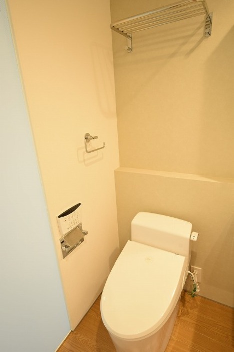 トイレ　同物件別部屋写真