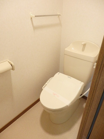 トイレ　写真は別のお部屋のものでございます