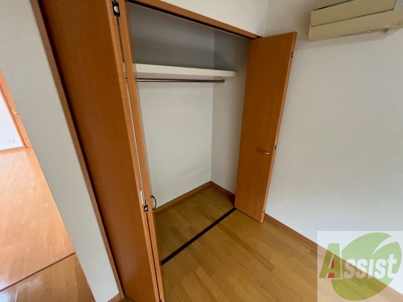 収納　寝室の収納です。部屋がすっきり片付きます。