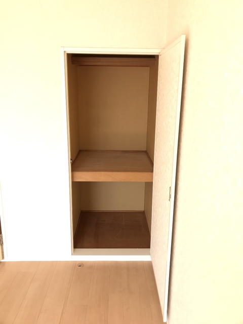 収納　※補修前の参考画像の為、設備等は現況優先。