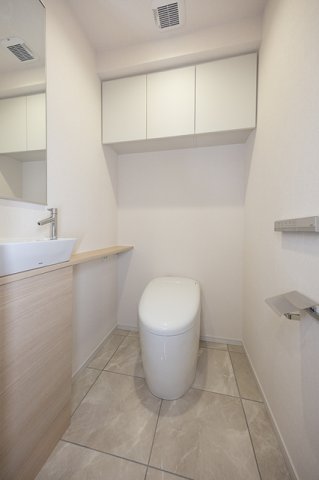 トイレ　※写真は同タイプ住戸です。