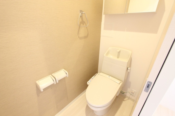 トイレ　温水シャワー付きトイレです