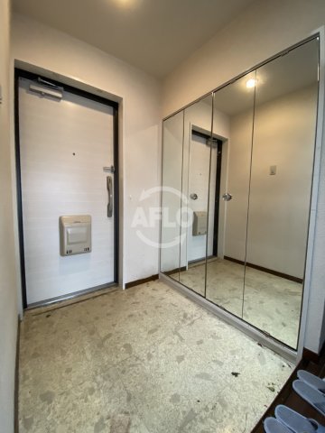 玄関　ヴェスタ堀江　玄関