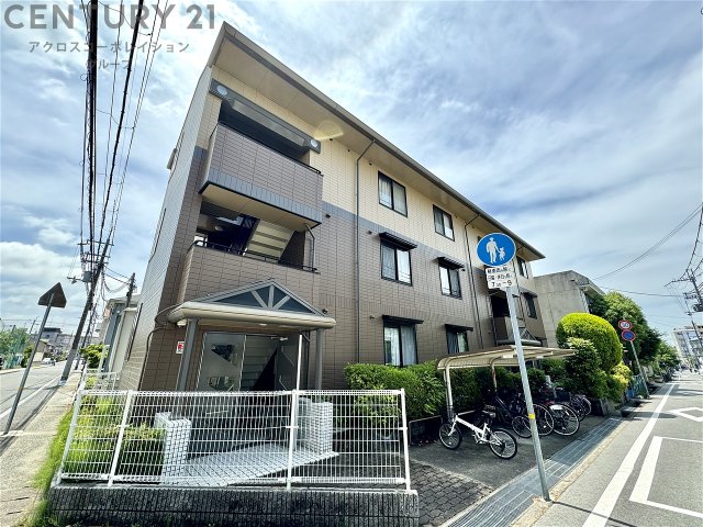 建物外観　宅配ボックス付きで不在時にも便利♪