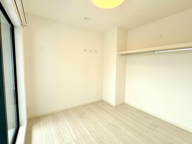 その他部屋・スペース　ベッドルームです。奥はオープンクローゼット