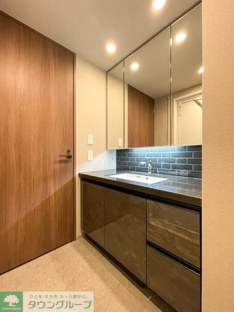 洗面設備　※写真は同タイプ住戸です。