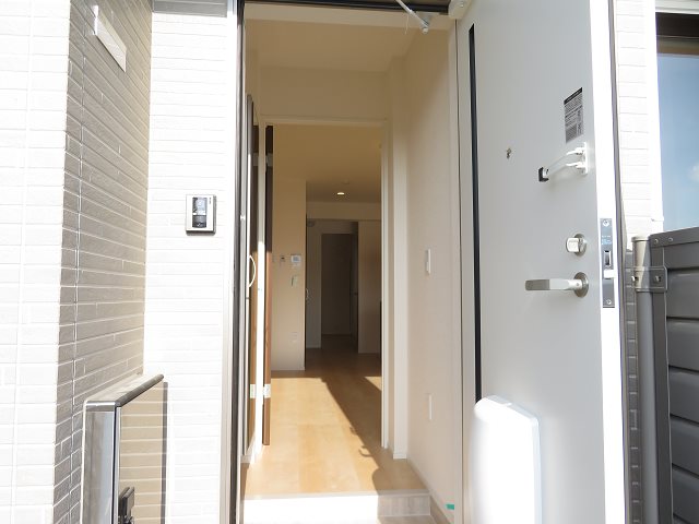 玄関　※同間取り別部屋写真