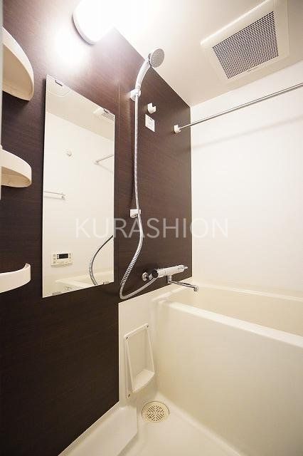 バス・シャワールーム　別部屋の写真になります。