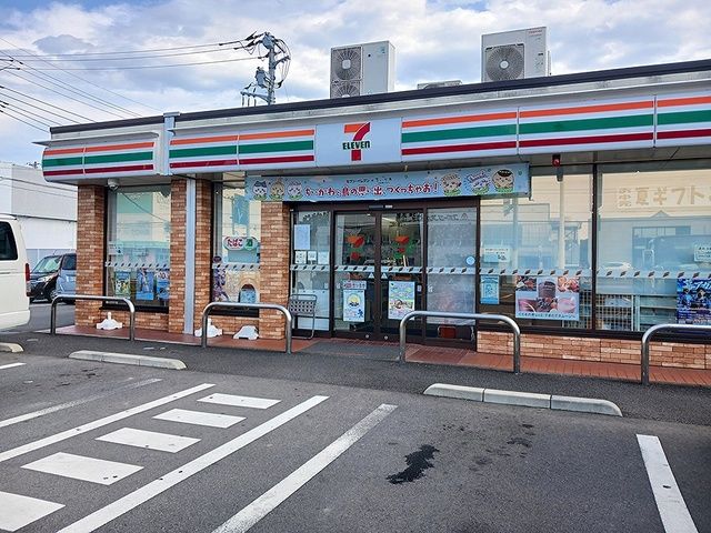 コンビニ　セブンイレブン見和２丁目店（コンビニ）まで818m