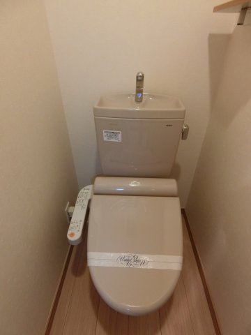 トイレ　他のお部屋の参考写真となります。