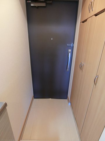 玄関　他のお部屋の参考写真となります。