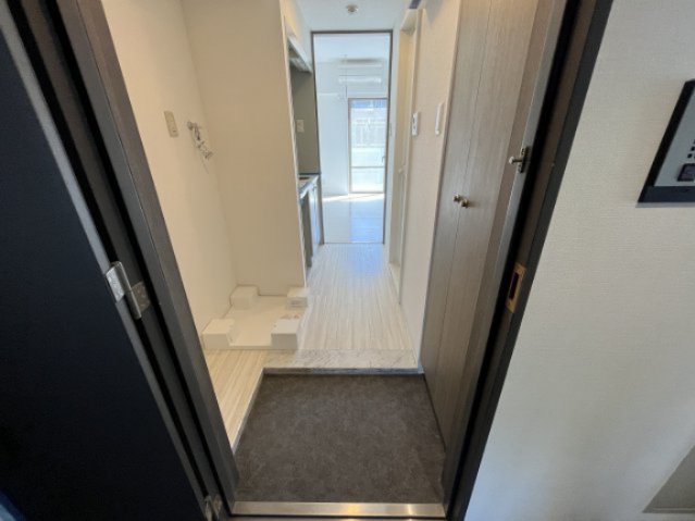 玄関　※同タイプのお部屋写真を使用しております。