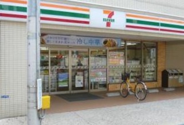 コンビニ　セブンイレブン大田区糀谷中前店（コンビニ）まで294m