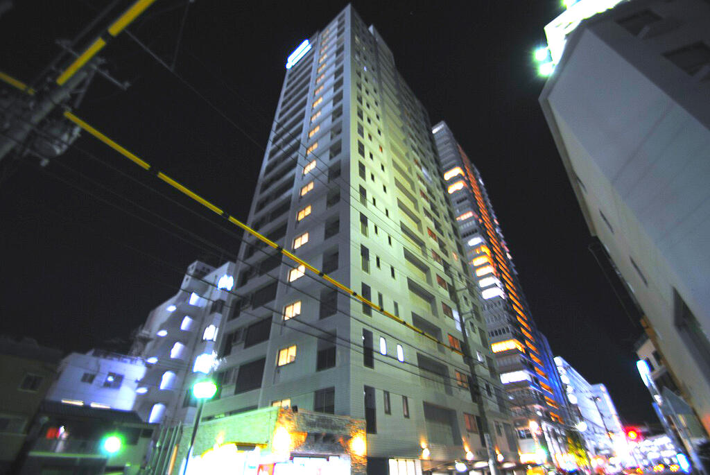 建物外観　20階建てのデザイナーズマンションです