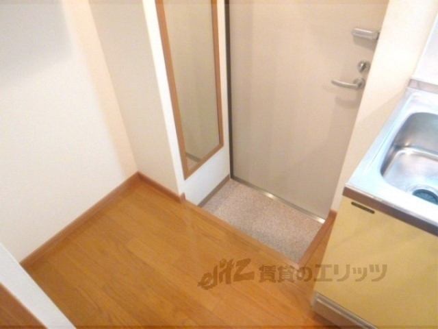 WEST9MIRROR1号館の玄関写真