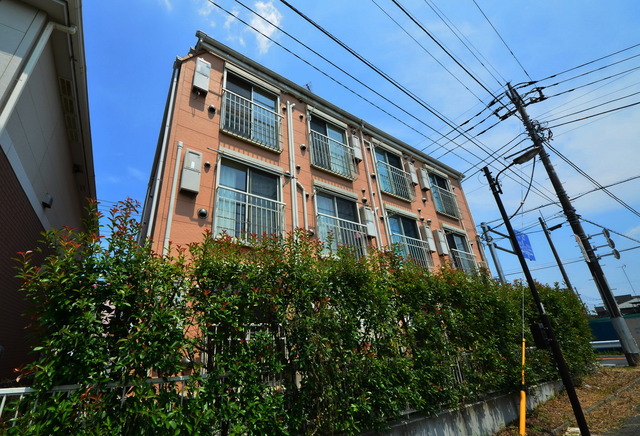 建物外観　★程よい緑に囲まれた、居心地の良い物件です★