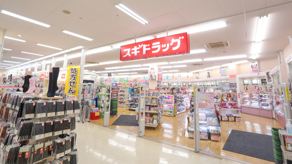 ドラックストア　スギ薬局神戸駅前店（ドラッグストア）まで108m