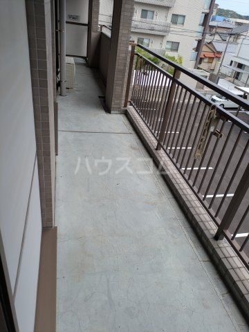 ＪＲ東海道本線 静岡駅 バス乗車時間：17分 最寄りバス停で下車 徒歩3分 3階建 築32年の内装写真