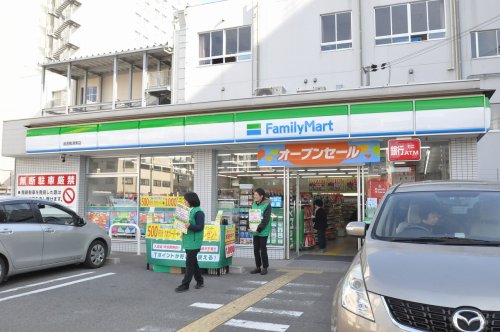 コンビニ　ファミリーマート　浪速敷津東店（コンビニ）まで239m
