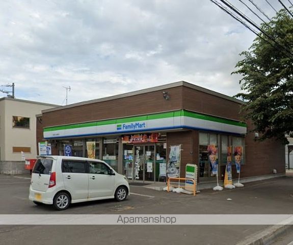 コンビニ　ファミリーマート札幌北４９条東店（コンビニ）まで409m