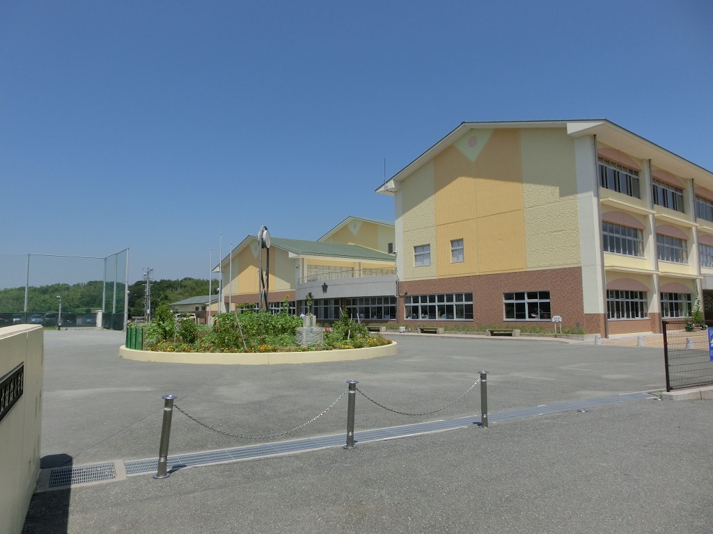 小学校　浜松市立雄踏小学校（小学校）まで99m