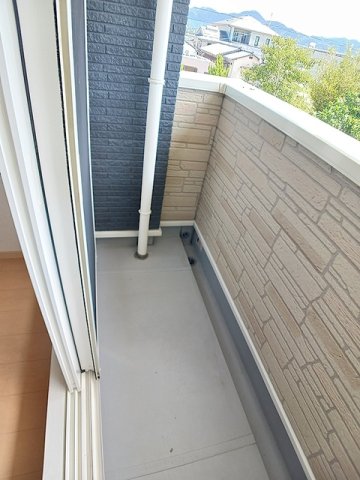 バルコニー　陽当たり良好なバルコニーです
