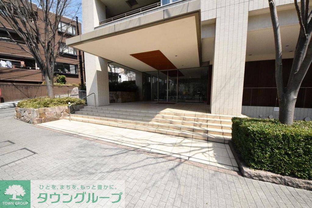 エントランス　駐車場