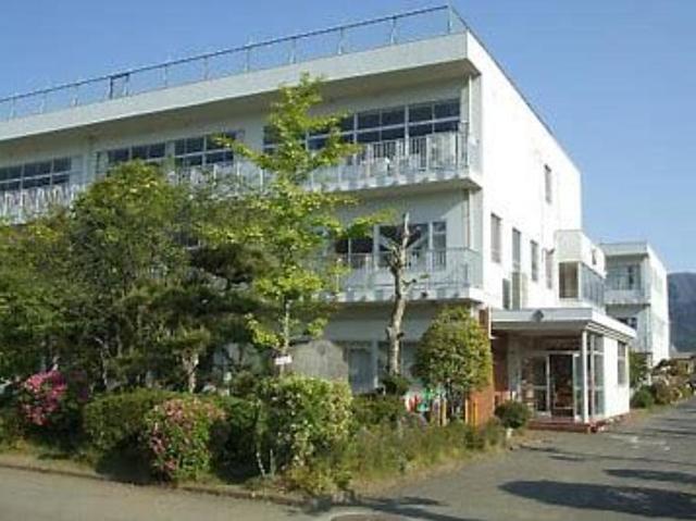 小学校　秦野市立渋沢小学校（小学校）まで1014m