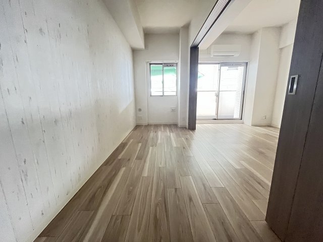 その他部屋・スペース　広くて明るい寝室