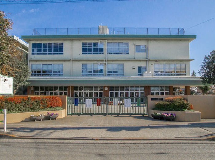 小学校　上宿小学校（小学校）まで580m