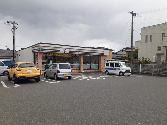 コンビニ　セブンイレブン福岡拾六町2丁目（コンビニ）まで750m