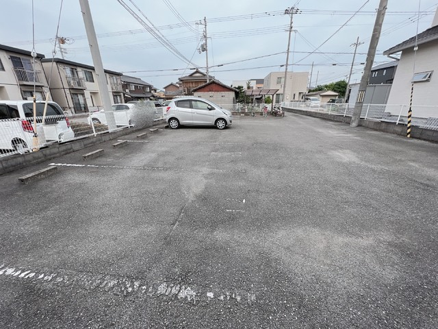 駐車場　軽・小型車のみ