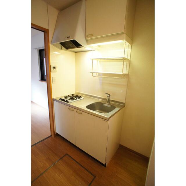 キッチン　前入居者入居前のお部屋です