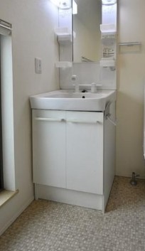 洗面設備　コンパクトで使いやすい洗面所