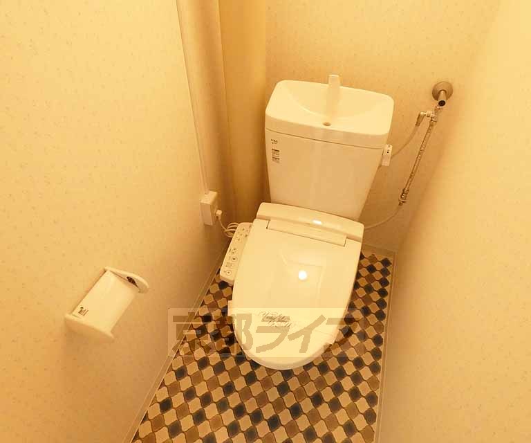 トイレ　ウォシュレット付きです。