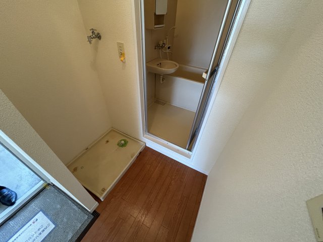 洗面設備　明るい洗面所です
