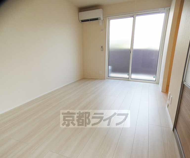 居室・リビング　落ち着いた雰囲気のお部屋です