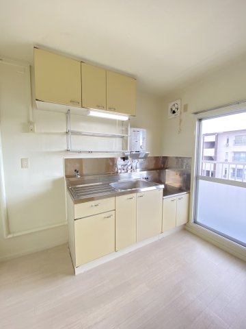 キッチン　※同タイプのお部屋の写真を掲載しております。