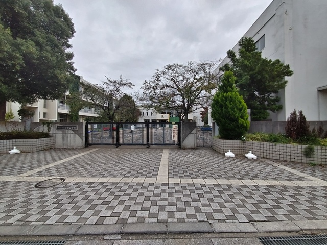 小学校　春日部市立豊春小学校（小学校）まで950m