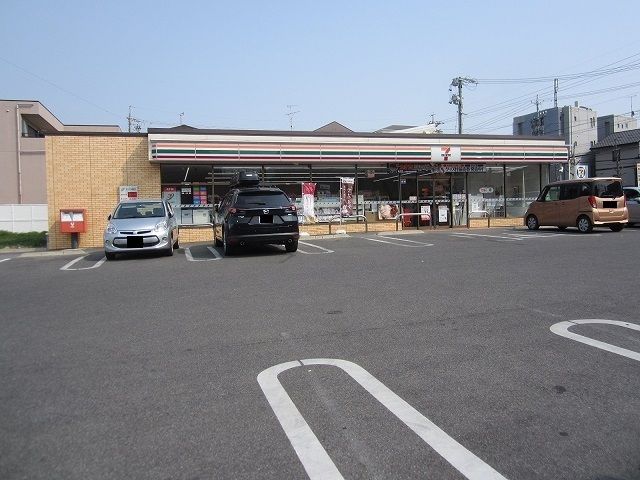 コンビニ　セブンイレブン富が丘北店（コンビニ）まで180m