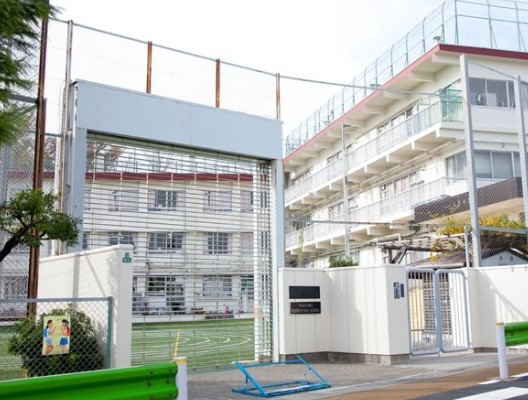 小学校　目黒区立八雲小学校（小学校）まで552m
